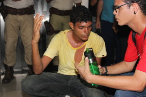 Davidson Brito, Militante do Coletivo Retomada (ANEL) foi agredido enquanto exigia emendas ao Projeto de Auxílio a Permanência Estudantil. Foto: Ascom ADUNEB