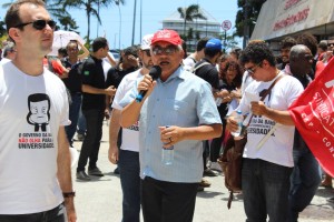 Presidente da ADUSC, José Luiz de França, durante mobilização na ALBA . Foto: Ascom ADUNEB