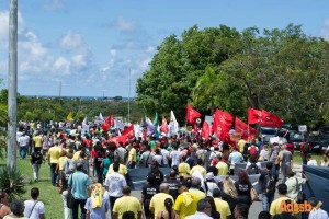 Cerca de 1200 pessoas estiveram protestaram no Centro Administrativo. foto: Ascom ADUSB