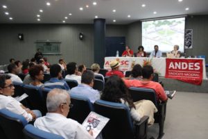 Mesa de abertura. Fotografia: ASCOM Fórum das ADs