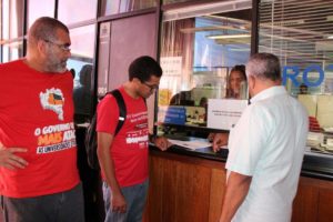 Novo documento protocolado na Saeb, SEC e Governadoria. Foto: Ascom Fórum das ADs