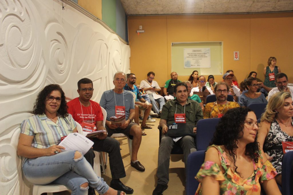 Representaram a ADUSC no 37º Congresso do Andes -SN (esquerda para direita): Kátia Guerreiro. Carlos Vitório, Salvador Trevisan, Arturo Samana e Luiz Blume. Foto: Ascom ADUSC